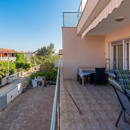 1 Bedroom Nice In Appartement *