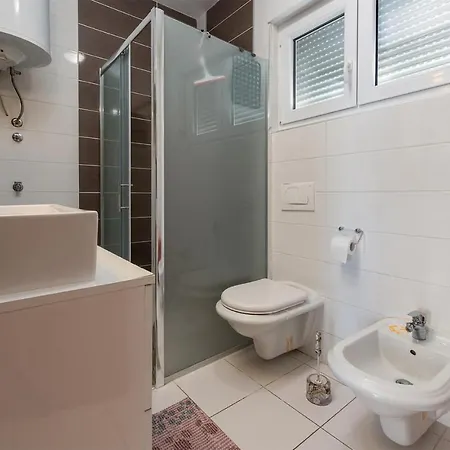 1 Bedroom Nice In Lägenhet Vir
