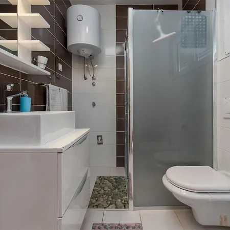 1 Bedroom Nice In Lägenhet Vir
